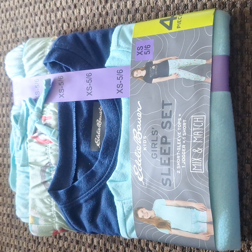 Girls' 4 piece sleep set (14)